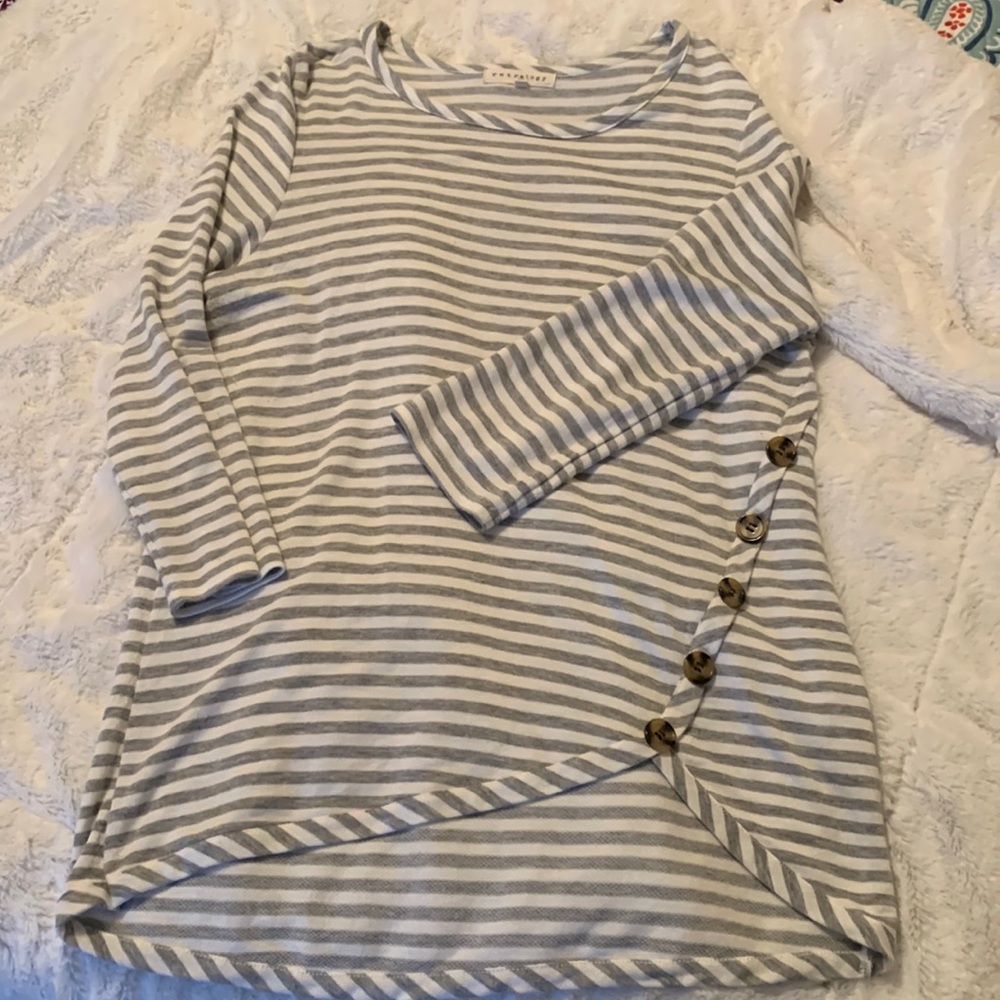 Medium 3/4 sleeve shirt